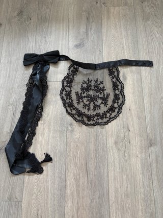 Mantilla y delantal encaje blanco