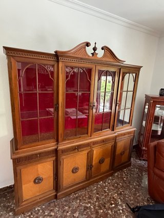 Vitrina antigua de madera y cristal