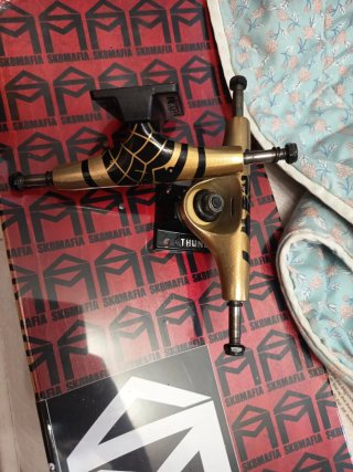 Ejes Skate Thunder Dorados