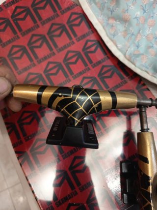 Ejes Skate Thunder Dorados