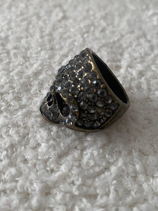 Anillo calavera con pedrería