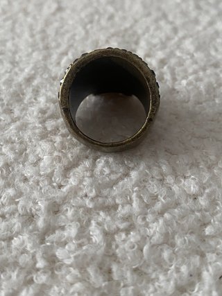 Anillo calavera con pedrería