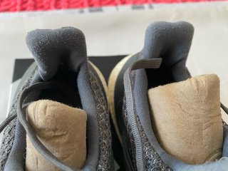 Zapatillas Adidas Ultraboost Gris y Beige