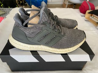Zapatillas Adidas Ultraboost Gris y Beige