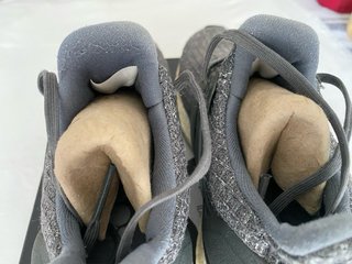Zapatillas Adidas Ultraboost Gris y Beige