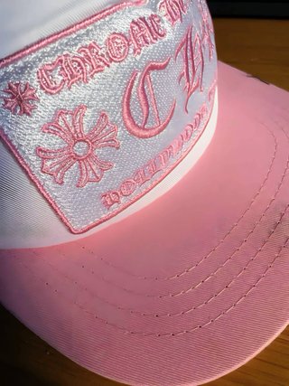 Gorra Chrome Hearts Negra y Rosa
