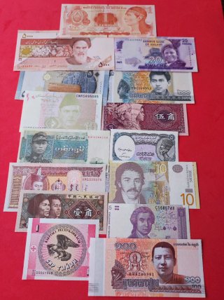 Lote 15 Billetes del mundo diferentes Nuevos SC