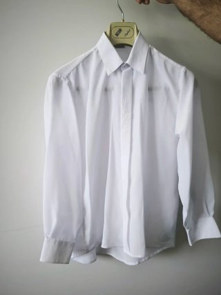 Traje comunión niño azul marino y dorado. TALLA 9