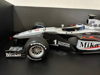 Mclaren MP4/15 Mika Hakkinen 2000 Minichamps 1/18