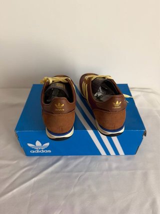 Zapatillas Adidas Marrones y Amarillas