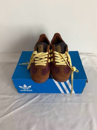 Zapatillas Adidas Marrones y Amarillas