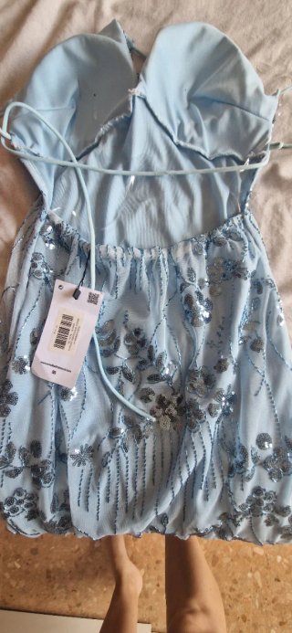 Vestido de fiesta azul y plateado