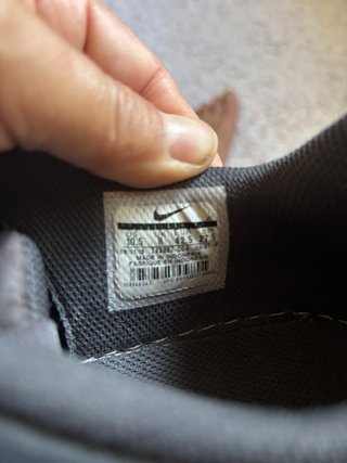 Zapatillas Nike Talla 42.5 Negras y Blancas