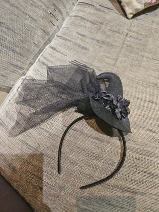 Diadema de bruja con velo