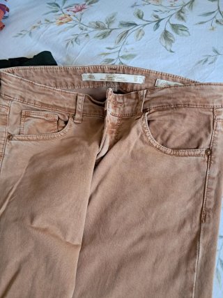Pantalones marrones y verdes