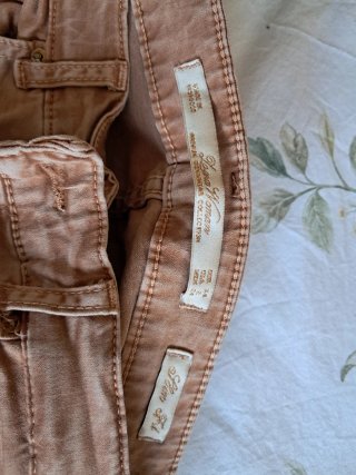 Pantalones marrones y verdes