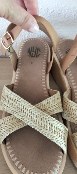 Sandalias Beige y Marrones