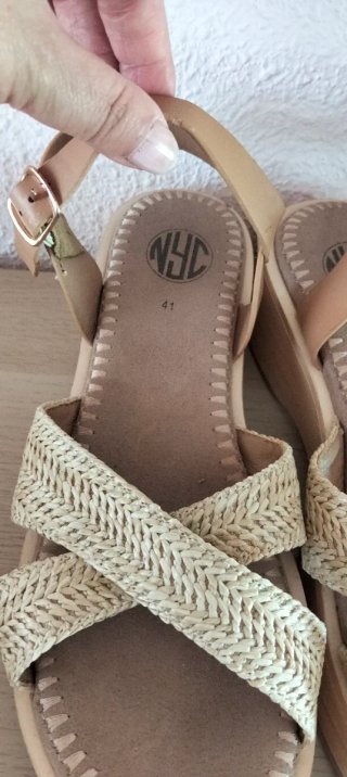 Sandalias Beige y Marrones