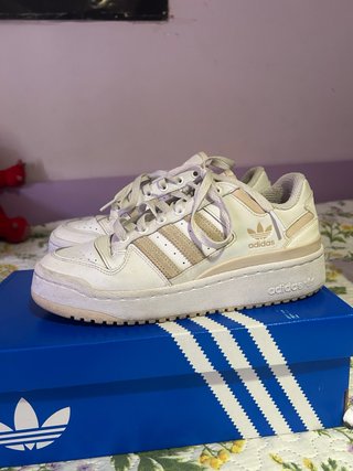 Zapatillas Adidas Forum Beige y Blancas