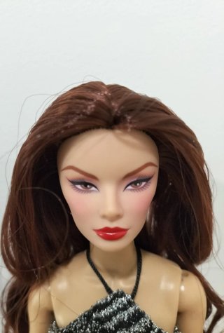 Muñecas de moda con vestidos brillantes