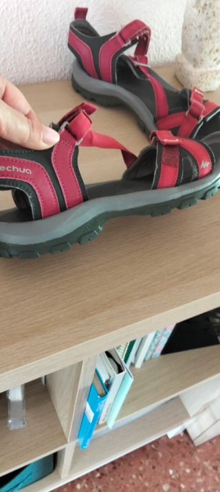 Zapatillas Quechua grises y rosas