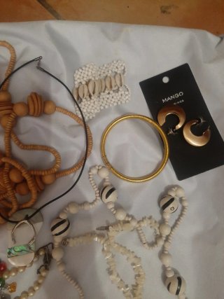 Lote Collares Perlas, Pulseras y Bisutería 41 piez