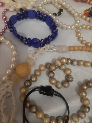 Lote Collares Perlas, Pulseras y Bisutería 41 piez