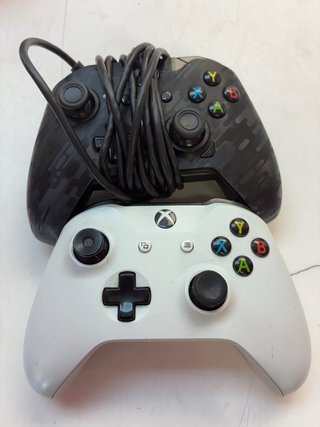 2 Mandos Xbox One