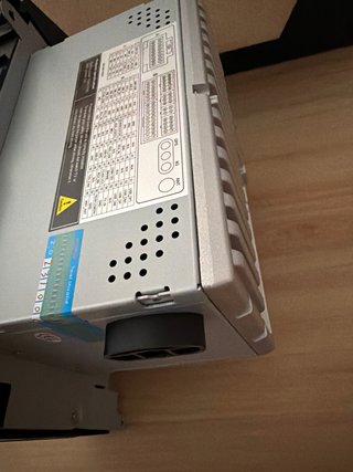 Sistema multimedia con pantalla para coche