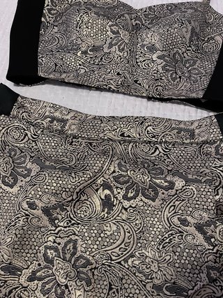 Conjunto fiesta top y shorts oro y negro