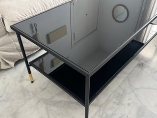Mesa de centro cristal negro y patas doradas