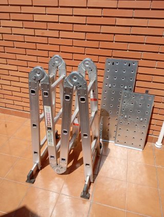 Escalera multi-plataforma de aluminio