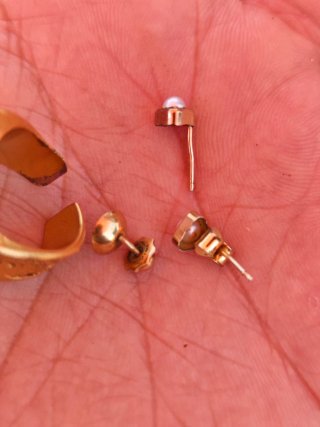 Anillo antiguo dorado con figura