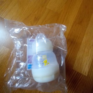 Biberón y chupete MAM recién. A ESTRENAR. Y REGALO