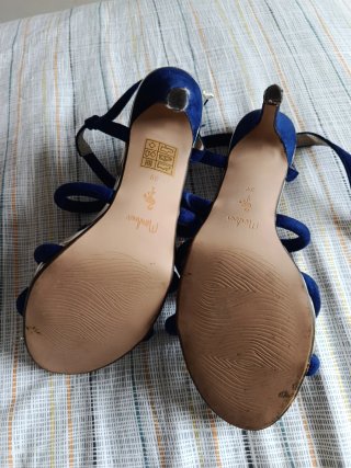 Sandalias de tacón Menbur azul y dorado