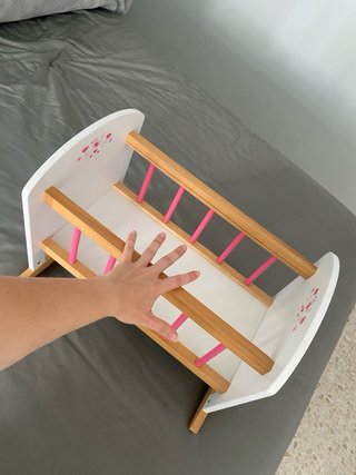 Cuna de juguete de madera