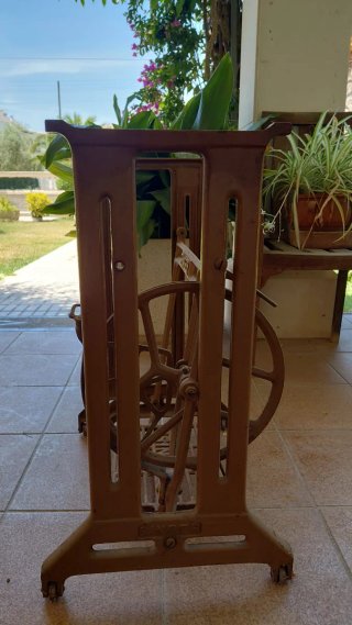 Base Máquina Coser SINGER Antigua