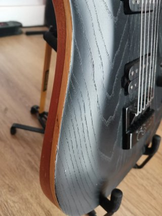 Guitarra Eléctrica Cort, puente evertune.