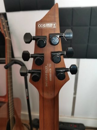 Guitarra Eléctrica Cort, puente evertune.