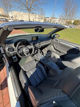 Audi S3 Cabrio interior RS3