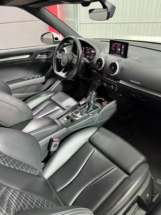 Audi S3 Cabrio interior RS3