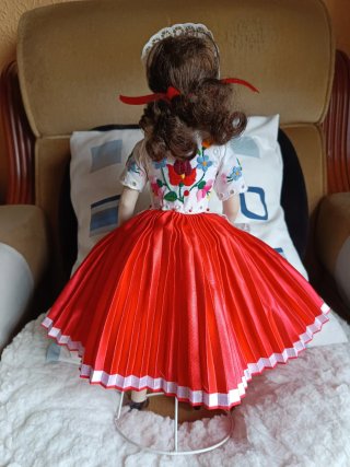 Muñeca Porcelana 40cm Traje Típico