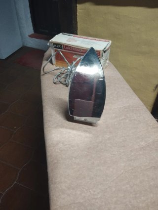 Tabla de planchar y plancha AEG