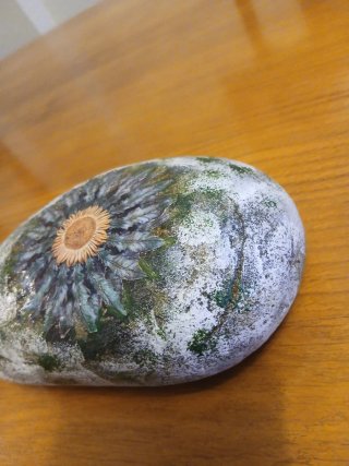 Piedra decorada Eguzkilore