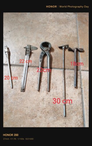 Herramientas varias: calibre, alicates, martillos