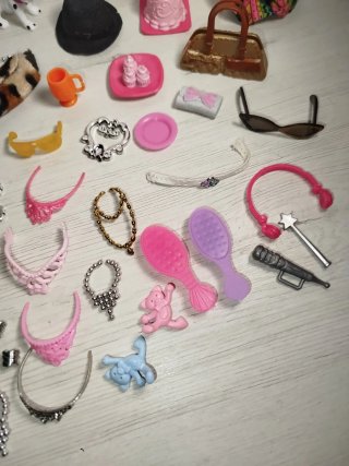 Lote Accesorios Muñeca Barbie, Bratz...