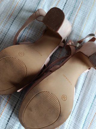 Sandalias tacón rosa polvo y oro