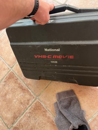 Videocámara VHS-C National con maletín
