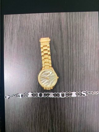 Reloj y pulsera dorada y plateada