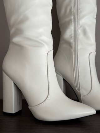 Botas tacón blancas punta talla 36